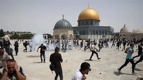 Lagi Ratusan Warga Palestina Terluka Di Masjid Al Aqsa Setelah Lewati