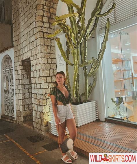 Hot Photos By Larissa Manoela