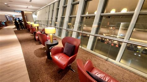 Review Etihad Business Class Lounge Abu Dhabi Window Seat Preferred