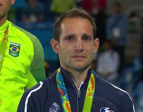 renaud lavillenie  tears   crowd booed    medal