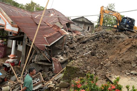 Foto Lima Warga Meninggal Akibat Bencana Banjir Dan Longsor Di Manado