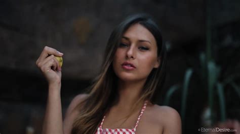 YARINA SUPER HOT AND BEAUTIFUL TEEN SOLO SHOW