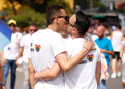 Directora expulsa a estudiante de secundaria por tener un tío gay La Teja