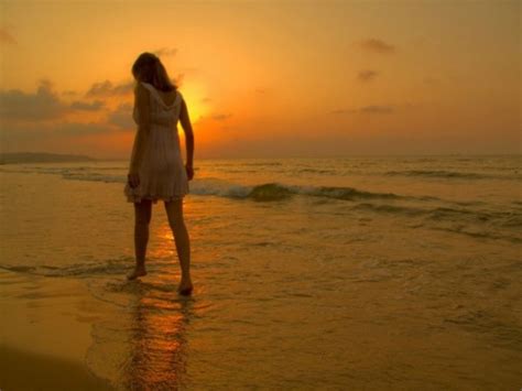 Alone Wallpapers - Girl Walking On The Beach Alone (#52438) - HD ...