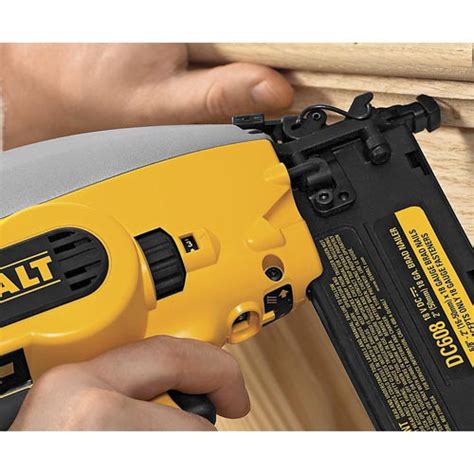 Dewalt Dc608k 18v Xrp Cordless 18 Gauge 5 8 In 2 In Brad Nailer Kit