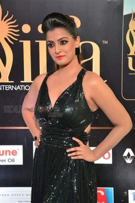 Actress Varalakshmi Sarathkumar At Iifa Utsavam Pictures