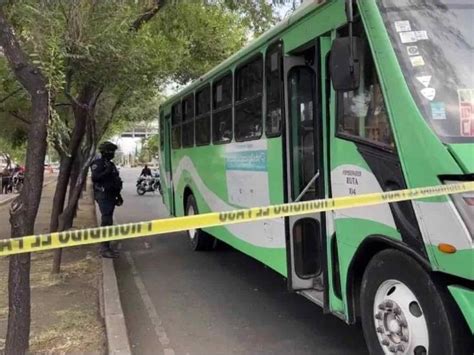 Muere mujer atropellada tras caer de camión urbano