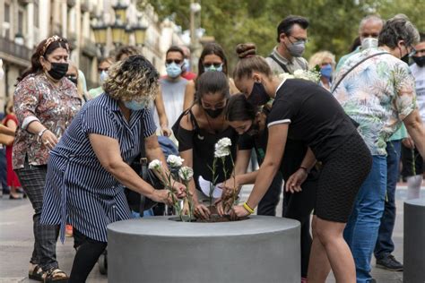 Galería De Imágenes Homenaje A Las Víctimas De Los Atentados De Barcelona