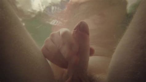 Jeune Homme De Ans Se Branle Dans Son Bain et éjacule Dans L eau vidéo Dans L eau Pornhub Gay