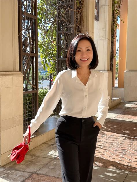 Ngỡ ngàng nhan sắc từ thời trẻ đến tuổi 60 của Hồng Đào nữ nghệ sĩ đang hot khi đóng phim