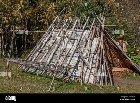 Ojibwe Wigwam High Resolution Stock Photography And Images Alamy