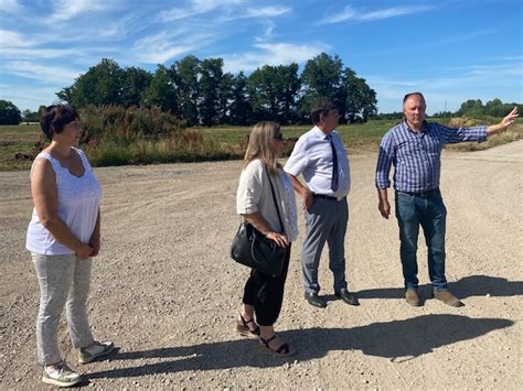 A VANDEINS Pour La Visitedune Exploitation Agricole Innovante