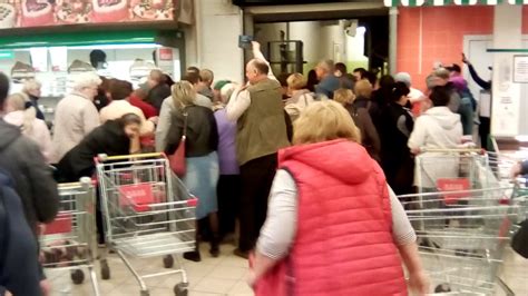 драка за сахар Красноярск - YouTube