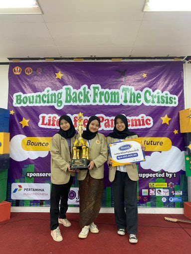 Tim Fakultas Psikologi UGM Raih Juara 1 Lomba Debat Psikologi Nasional