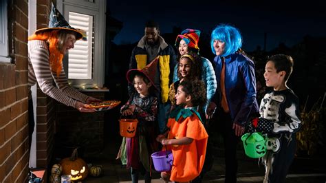 trick  treating tips stay safe  halloween aww