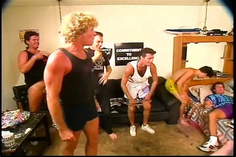 Milf bittet verzweifelt um einen Schwanz in ihrer trockenen Fotze Männer brauchen nicht