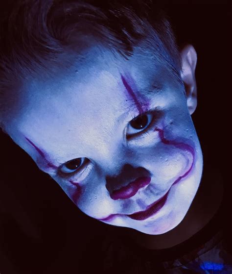 Pennywise Halloween Makeup | Makeup, Halloween makeup, Nostril hoop ring