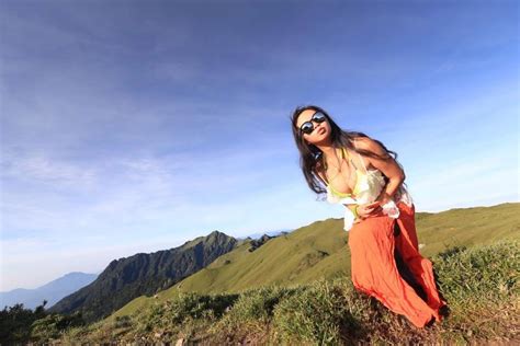 Murió joven montañista del bikini al caer de un precipicio en Taiwán Chilevisión