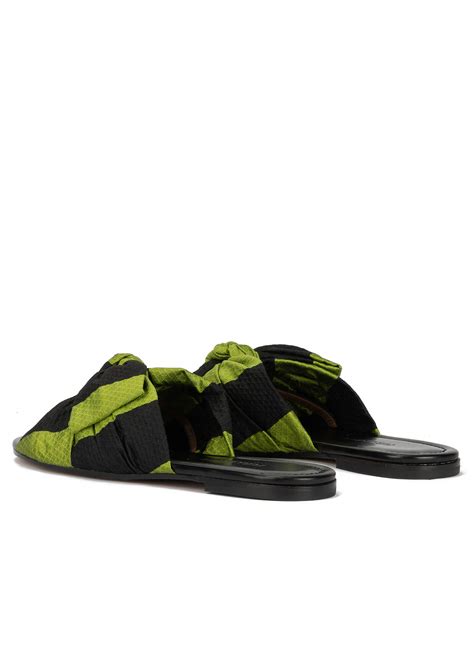 Sandalias Planas Con Lazo En Tejido Verde Y Negro Pura Lopez