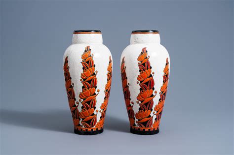 Une Paire De Vases De Style Art D Co Aux Maux Craquel S Charles