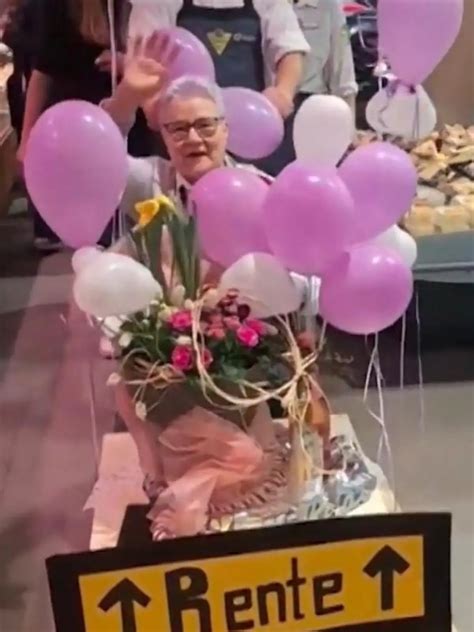 M Nner An Einem Tag Erotik Model Lily Phillips Kriegt Hilfe Bei Sex Marathon