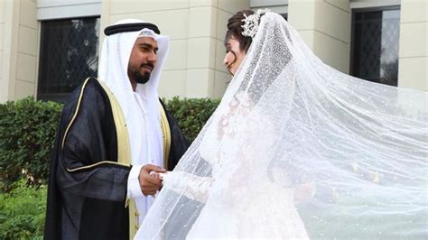 Wzięła ślub z księciem z Dubaju Szok co zrobił jak chciała włożyć bikini Świat Gwiazd