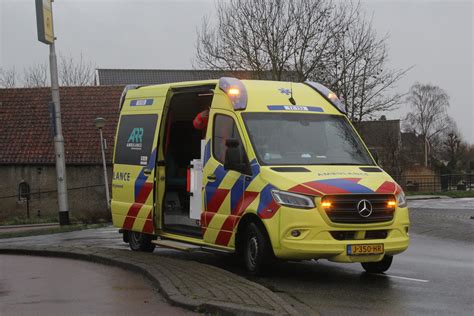 Lichtgewonde Na Botsing Tussen Fietser En Automobilist Op Rotonde In