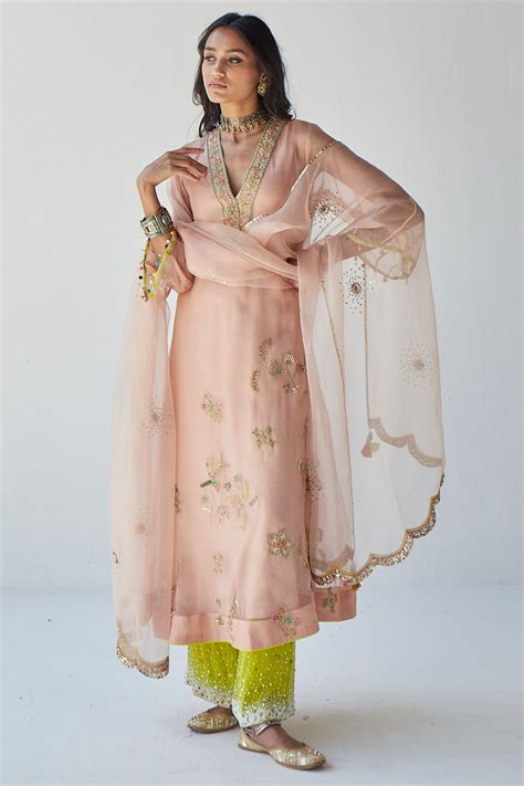 Nude Pink Satin Hand Embroidered Kurta Set By Raji Ramniq At Pernia S Pop Up Shop