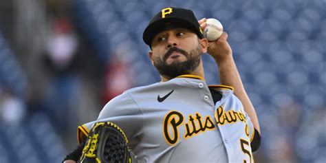 Martín Pérez gets birthday win for red hot Pirates