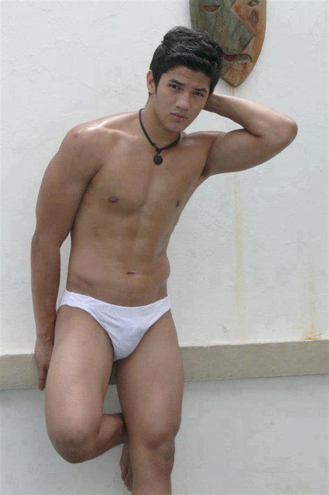 Hombres En Calzoncillos Chico En Bikini