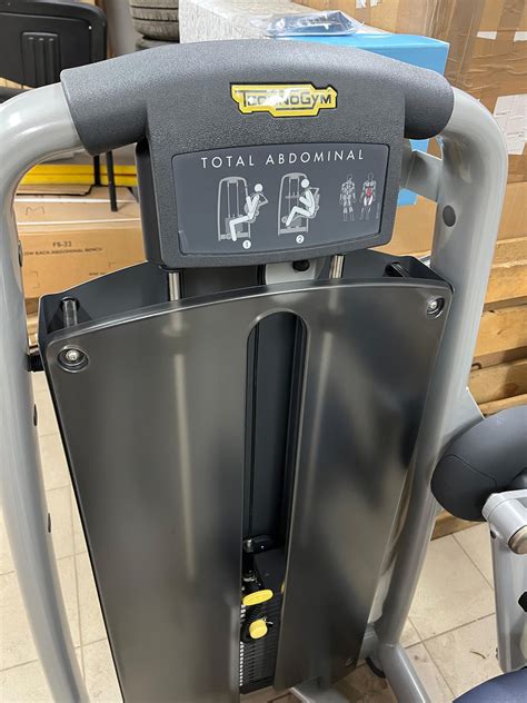 Грузоблочный тренажер для пресса и торса Technogym Selection 900 Total ...