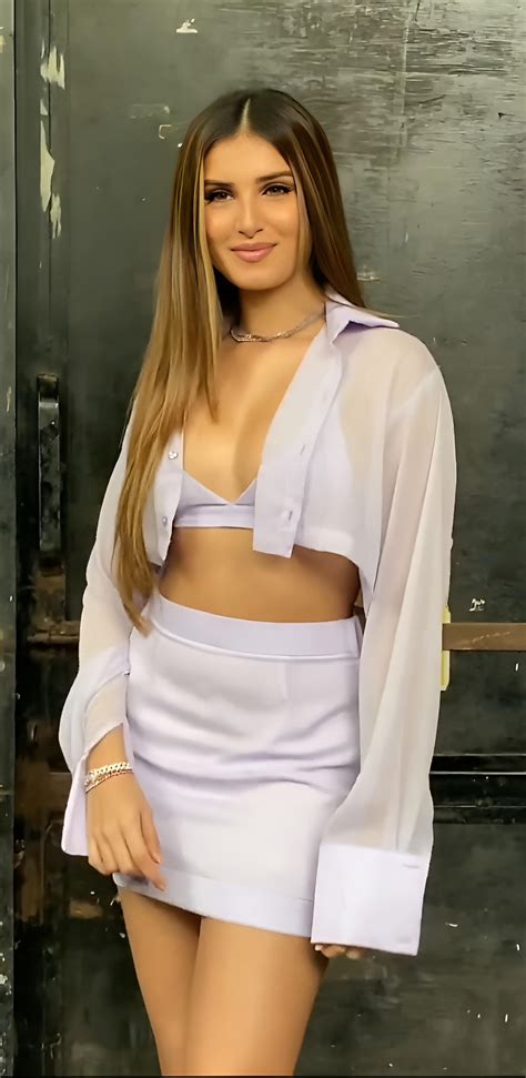Tara Sutaria🐯 Tarasutaria