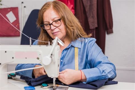 Mulher latina madura chilena empresária sucesso empresário alegre retrato de trabalho Foto