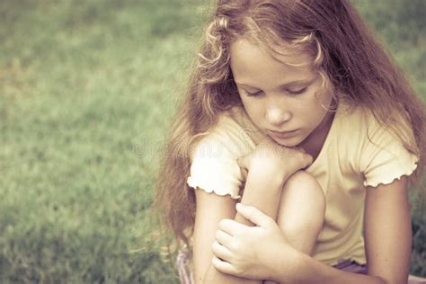 Portrait De Fille De L Adolescence Blonde Triste Image Stock Image Du Mauvais Perdu