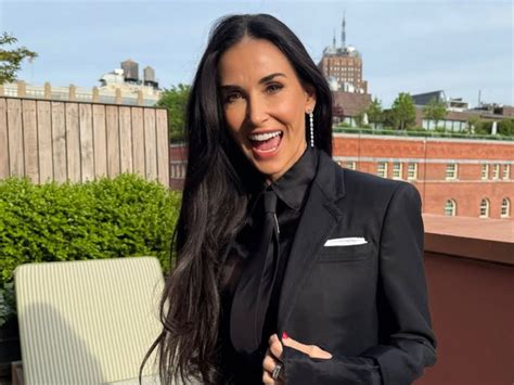 Demi Moore de años comparte con su nieta luciendo revelador bikini que causa impacto Genial