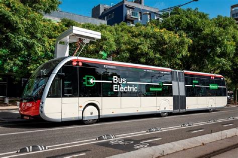 Barcelona Suma 23 Nuevos Autobuses Articulados Eléctricos Cero