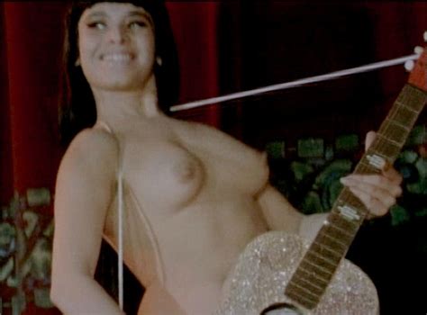 Naked Gigi La Touche In Mondo Topless