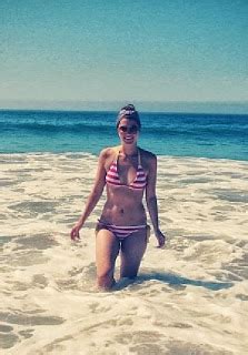 Softly Temperature Mary Elizabeth Winstead Displays A Red Bikini At