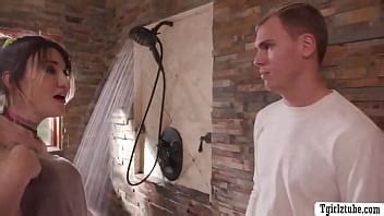 Lovely Shemales Seduce The Pipe Fixer To Fuck Their Asses XVIDEOS