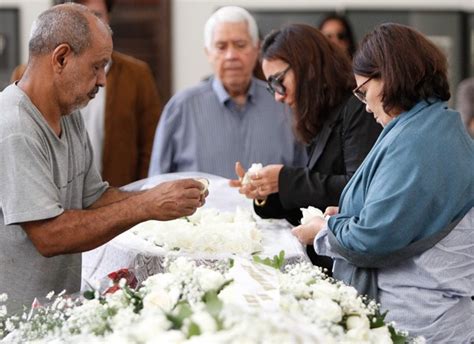 Amigos E Familiares Se Despedem De Paulo Henrique Amorim Quem QUEM News