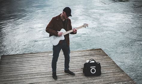 Reveho Slite – полноценная разборная гитара в чехле для ноутбука | Техкульт