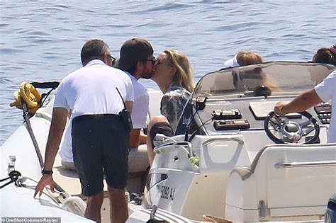 Kate Hudson Makes A Splash In Hot Pink Bikini As She Cruises Through