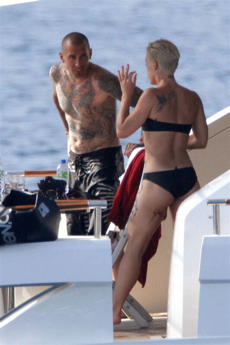 Pink Nude And Sexy Pics Bonus Videos Celeb Stalker