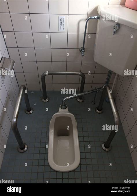 Japanese toilet hi-res stock photography and images - Alamy