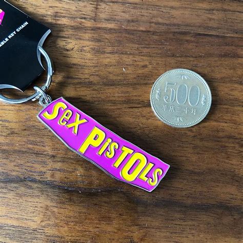 キーホルダー Sex Pistols セックスピストルズ ロゴ 正規品 限定品 FREE STYLE 通販 Yahoo ショッピング