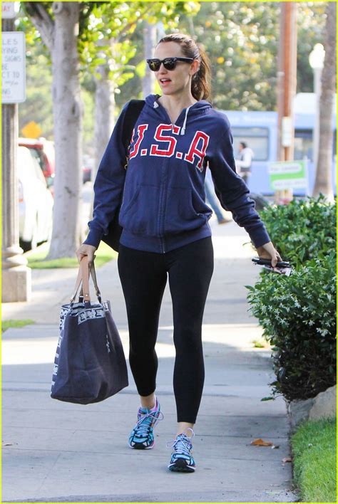 Jennifer Garner Shows Off Patriotic Pride In Usa Hoodie Photo