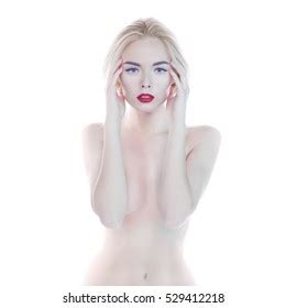 Fashion Studio Portrait Nude Blonde Woman Stock Photo 529412218 Shutterstock