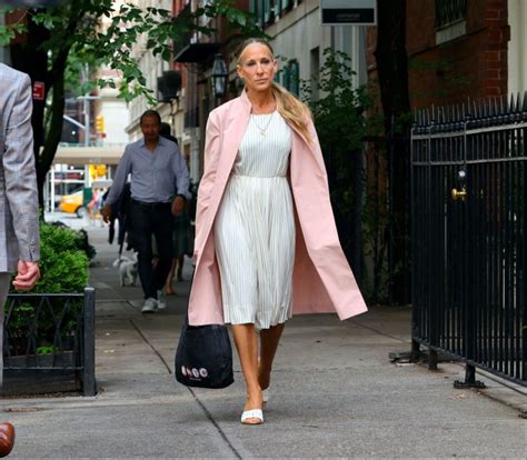 Galer A Los Nuevos Looks De La Renovada Versi N De Sex And The City El Nuevo Diario