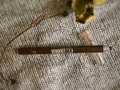 Темный коричневый карандаш для глаз от Maybelline New York Tattoo Liner ...