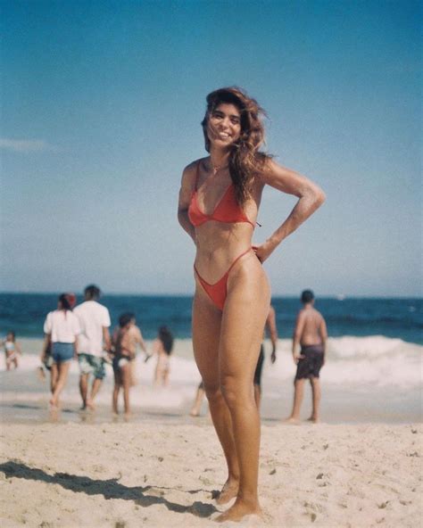 4 Hot Sexy Maria Vitoria Bikini Pics